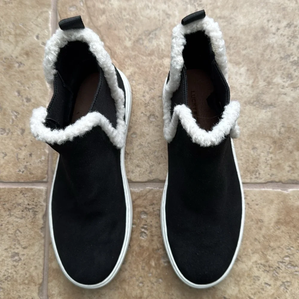 Lucky Brand Kachai Chelsea Boot Black Suede White Faux Shearling Fur Size 7 NEW - Picture 6 of 11